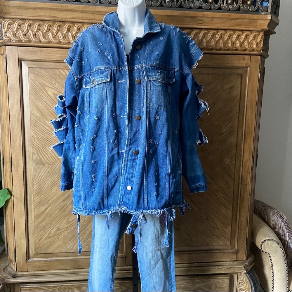 Hunters Run Blue Denim Rip Distress Jean Jacket